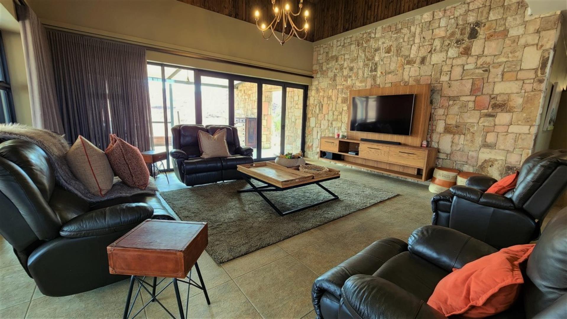 730902_Lounge_1a.jpg