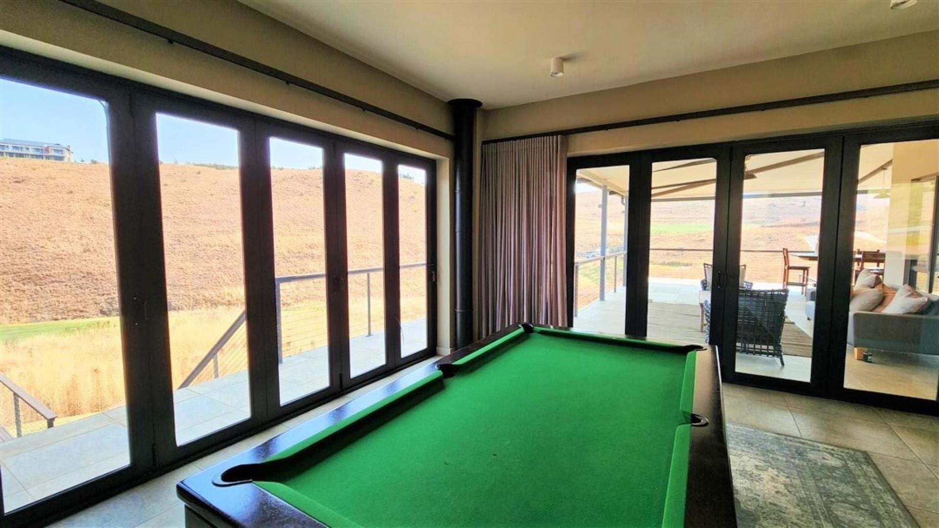 730902_Pooltable_1.jpg