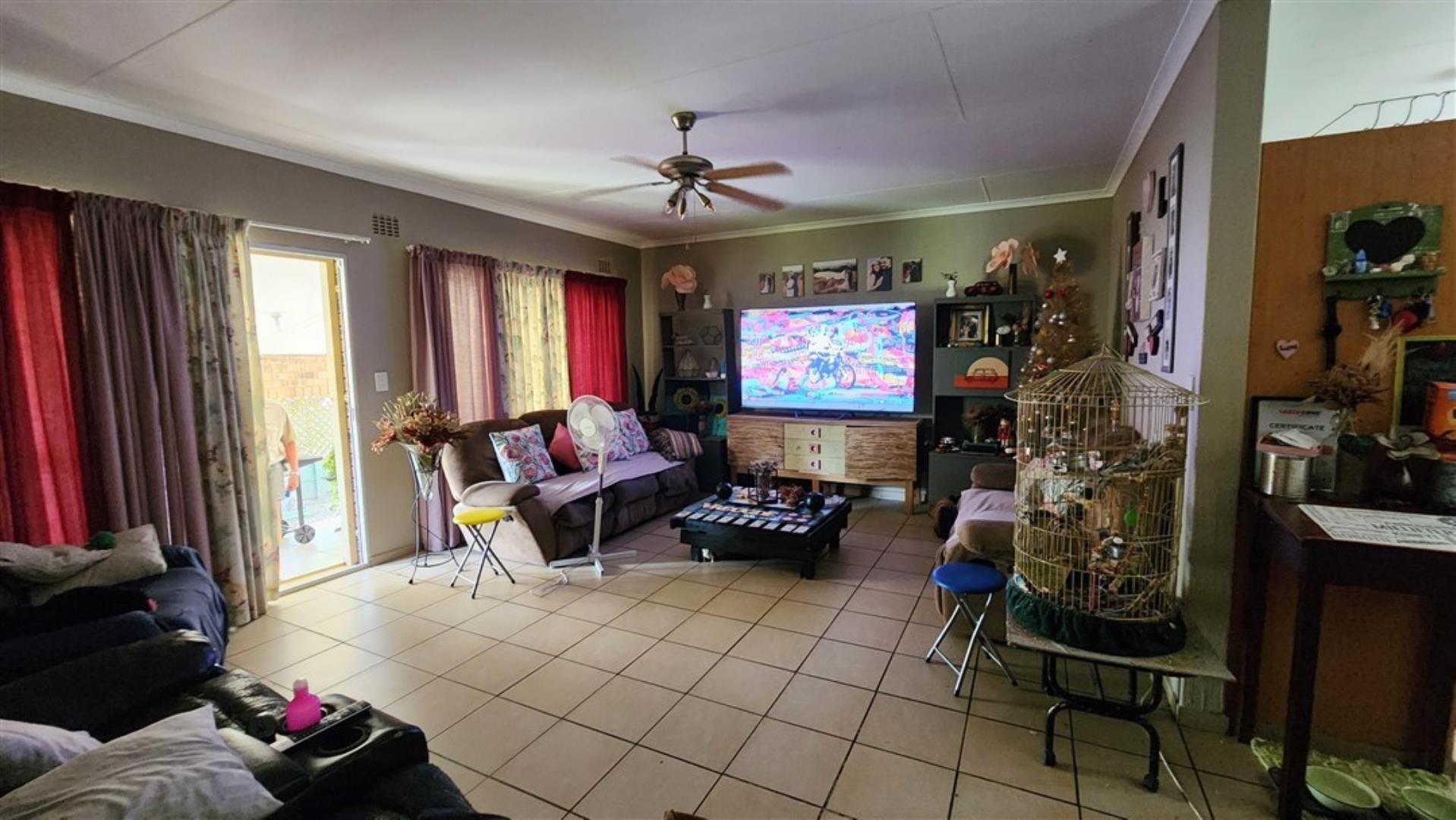 731548_House_2_Lounge_Open.jpg