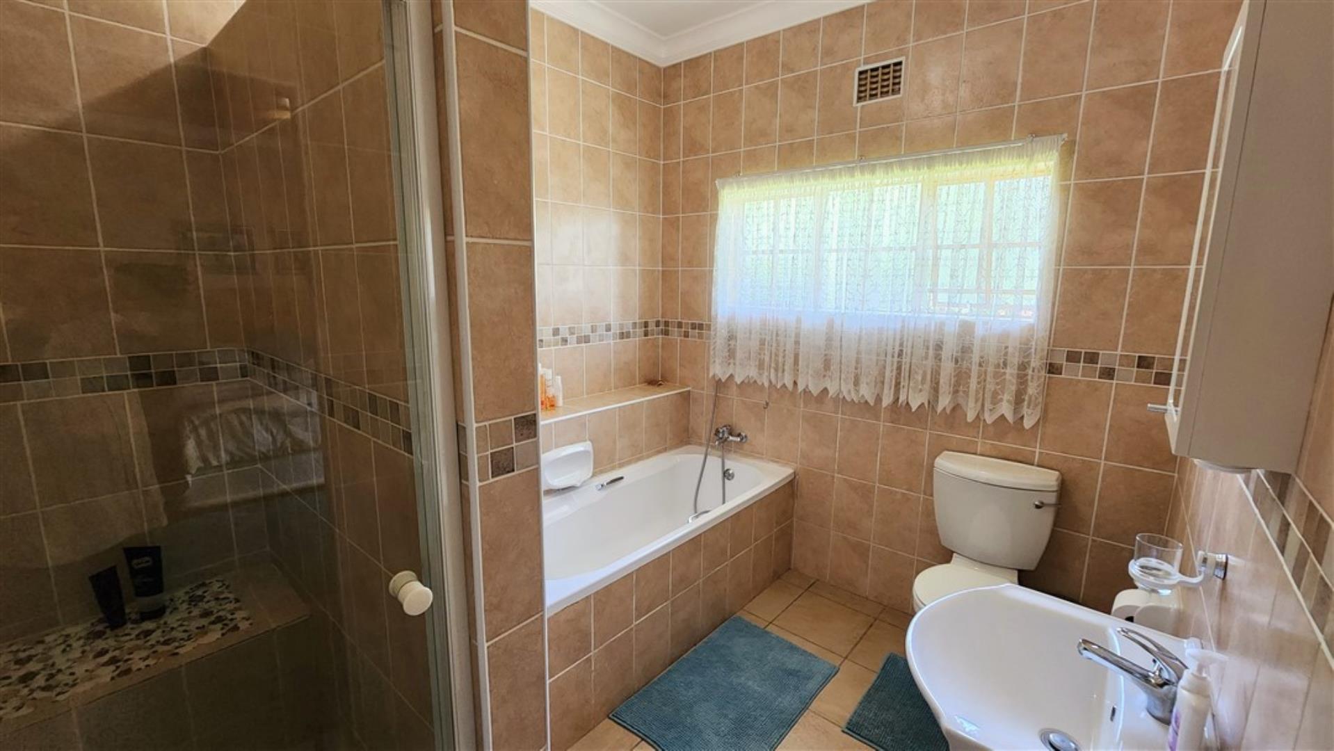 731548_Main_House_Bathroom_3.jpg