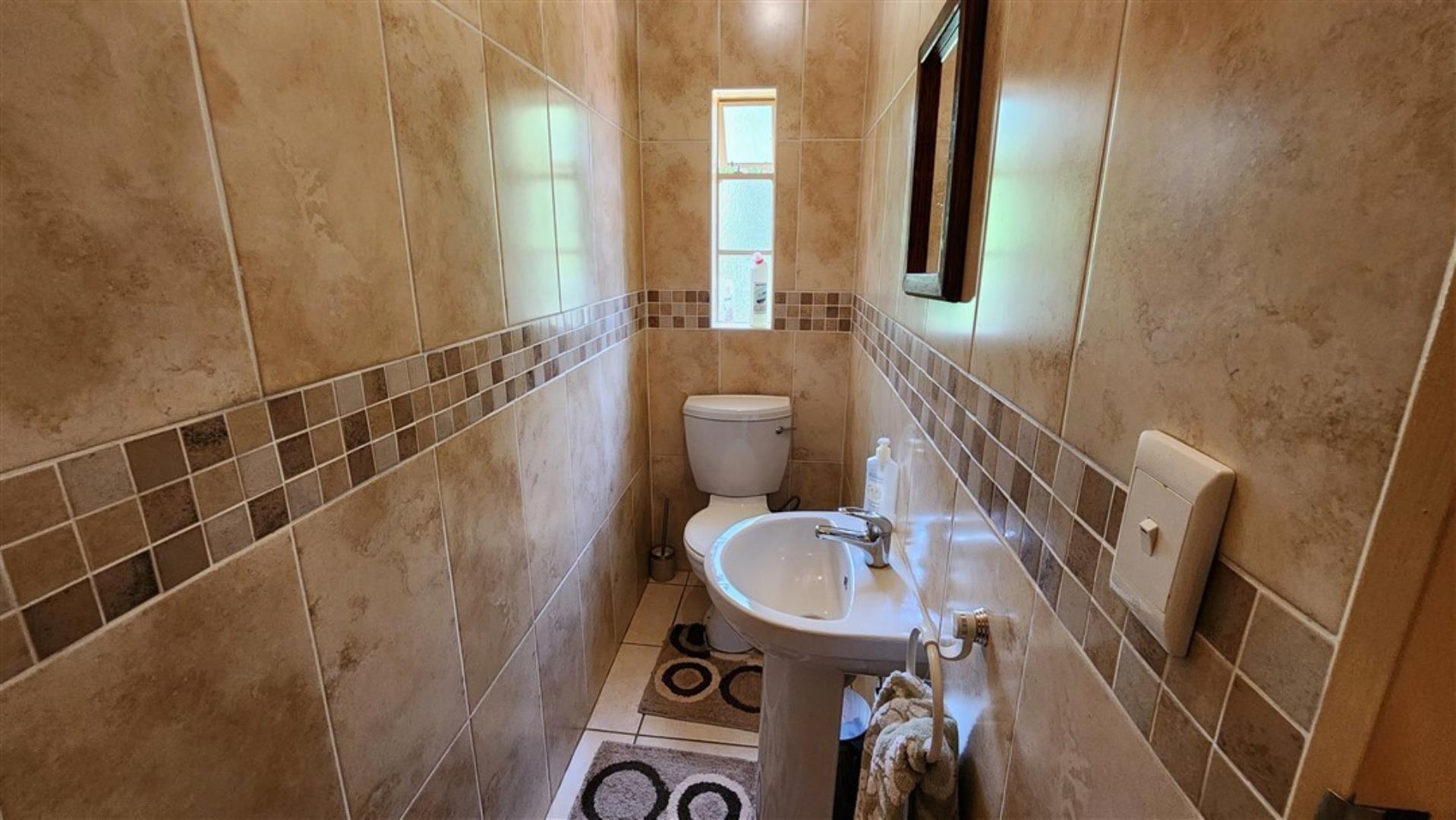 731548_Main_House_Guest_Toilet_.jpg