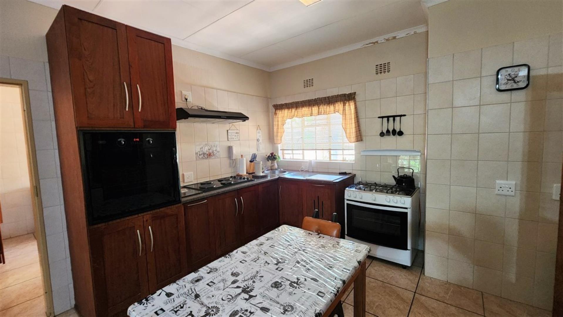 731548_Main_House_Kitchen_3.jpg