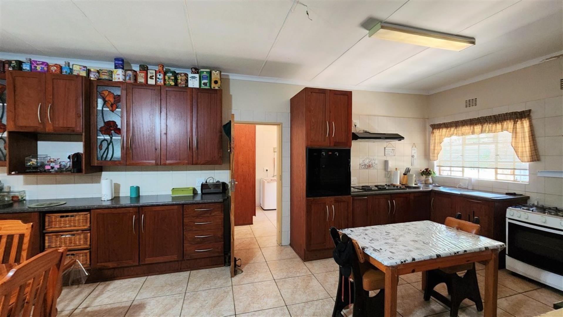 731548_Main_House_Kitchen_4.jpg