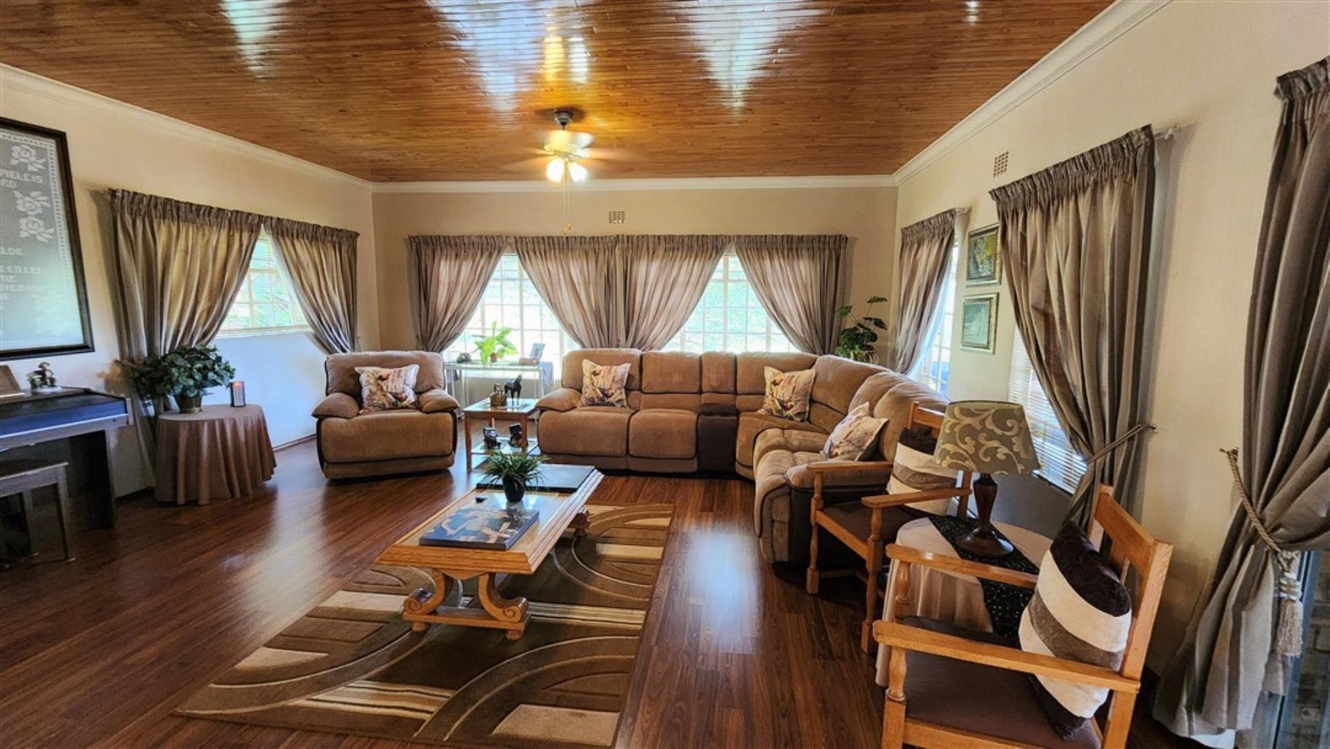 731548_Main_House_Lounge_1.jpg