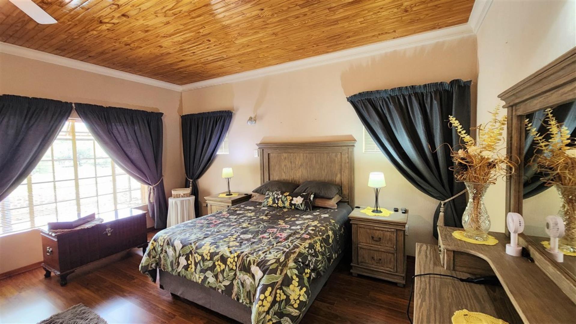 731548_Main_House_Main_Bedroom_1.jpg