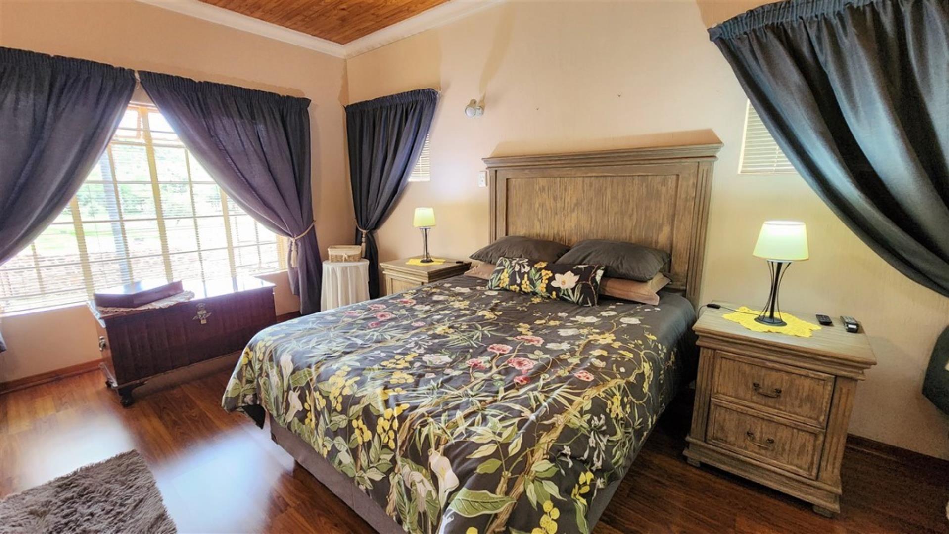 731548_Main_House_Main_Bedroom_2.jpg