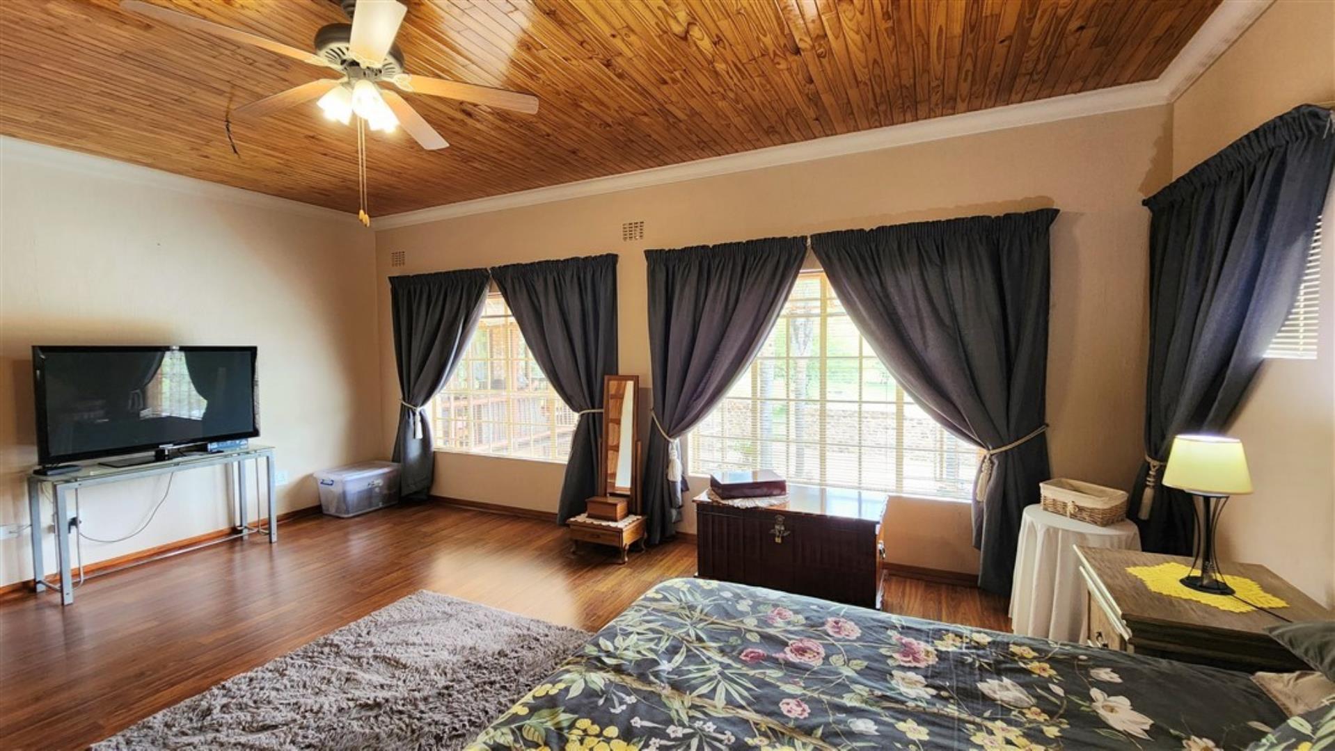 731548_Main_House_Main_Bedroom_3.jpg
