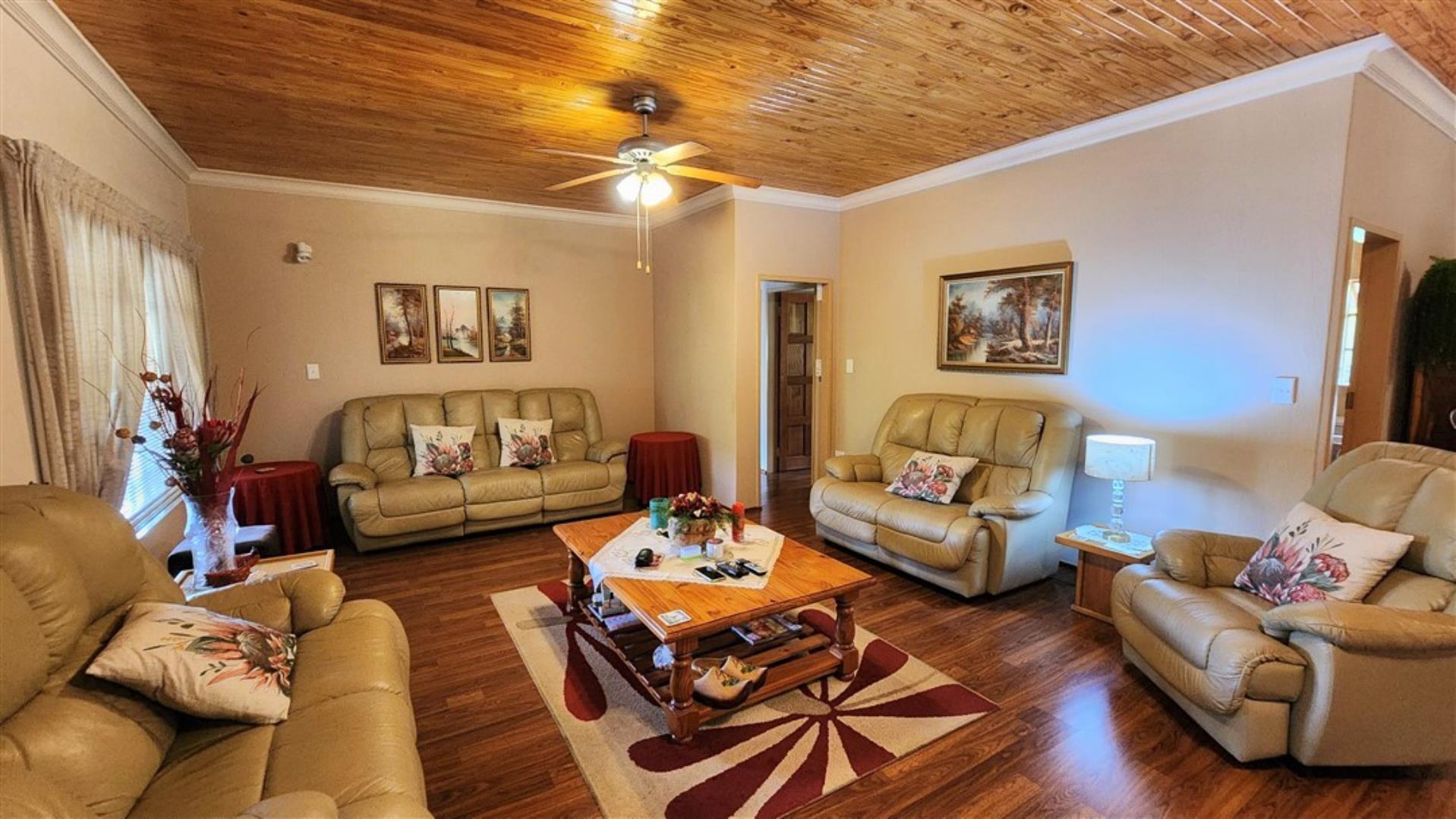 731548_Main_House_TV_Lounge_.jpg