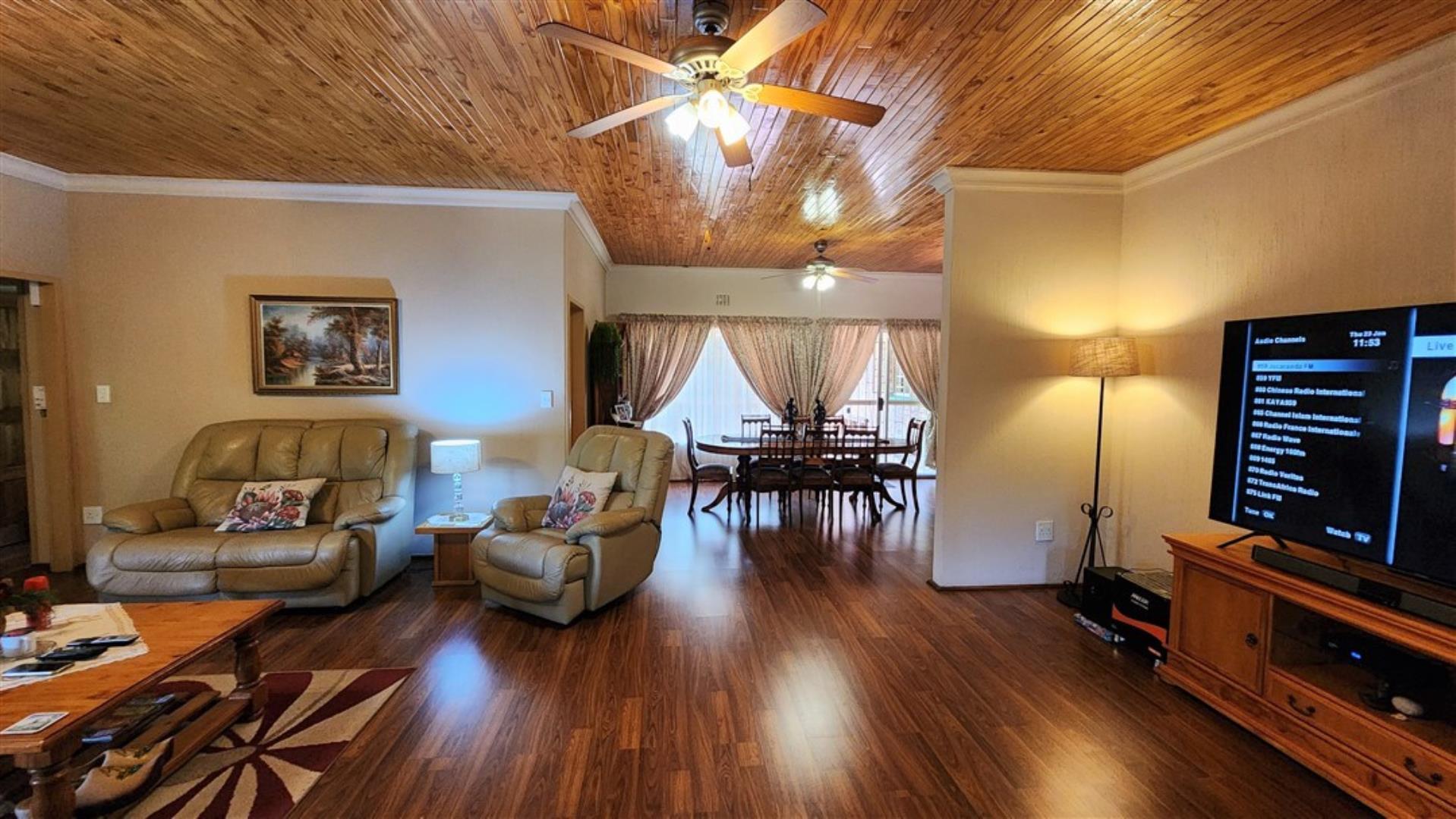 731548_Main_House_TV_Lounge_2_.jpg