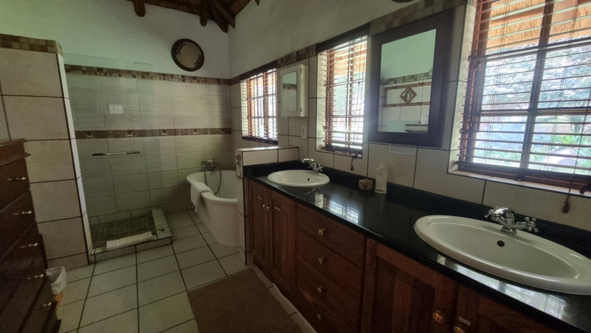 732043_664ha_Private_Game_farm_and_Lodge_within_a_Big_5_Game_Reserve_FOR_SALE_(50).jpg