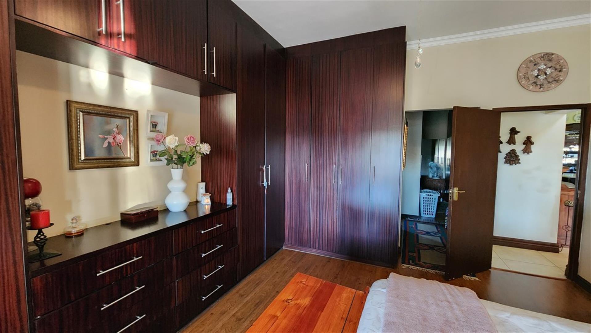 751653_Hoofslaapkamer.jpg