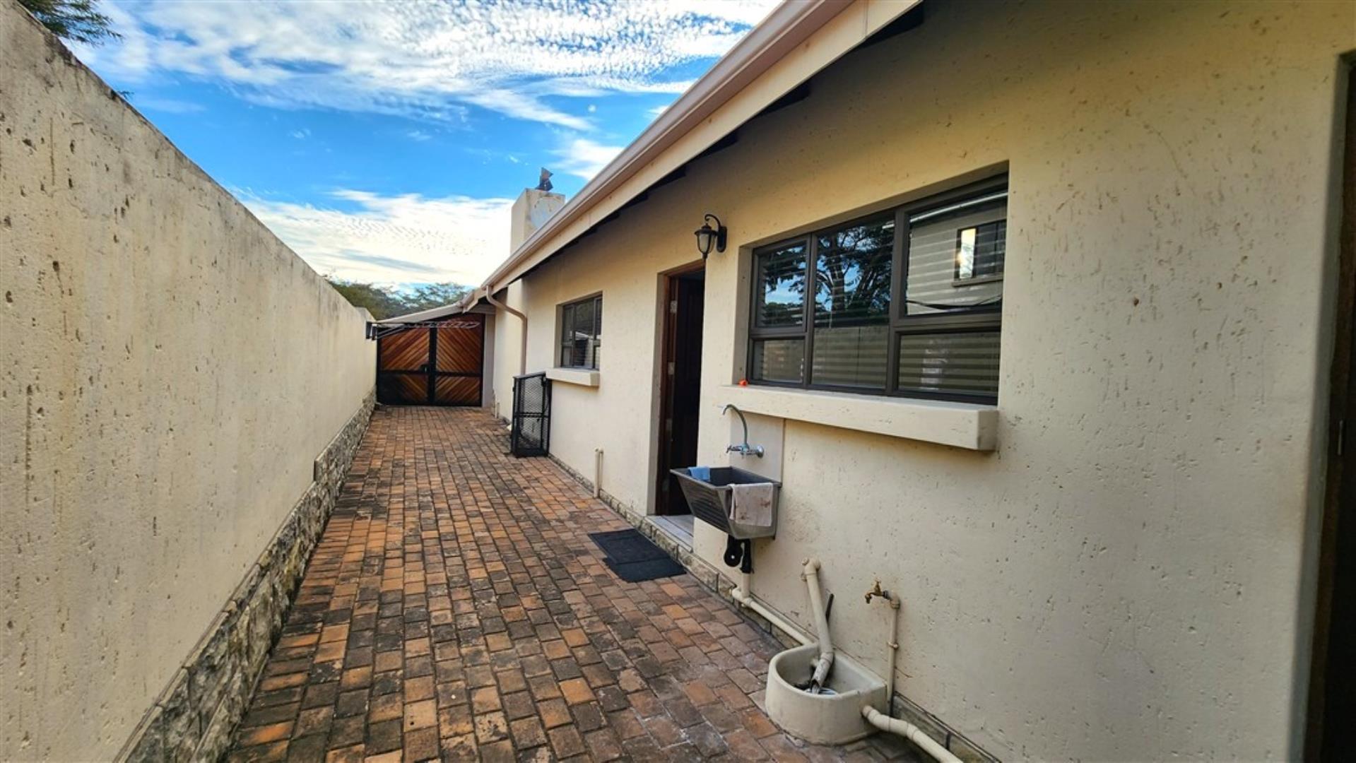 753721_Court_Yard.jpg
