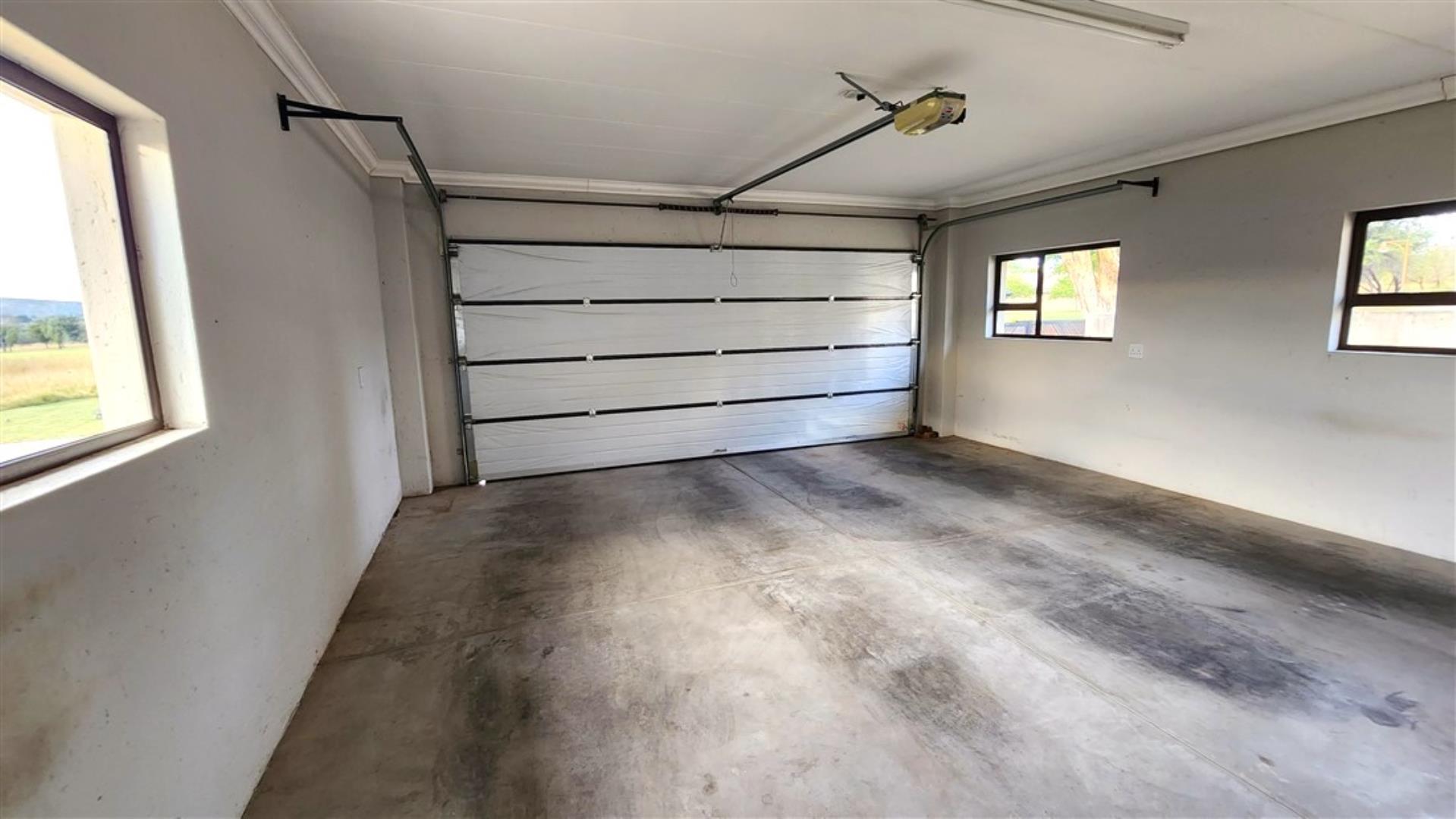 753721_Double_Garage_Elec_Door.jpg