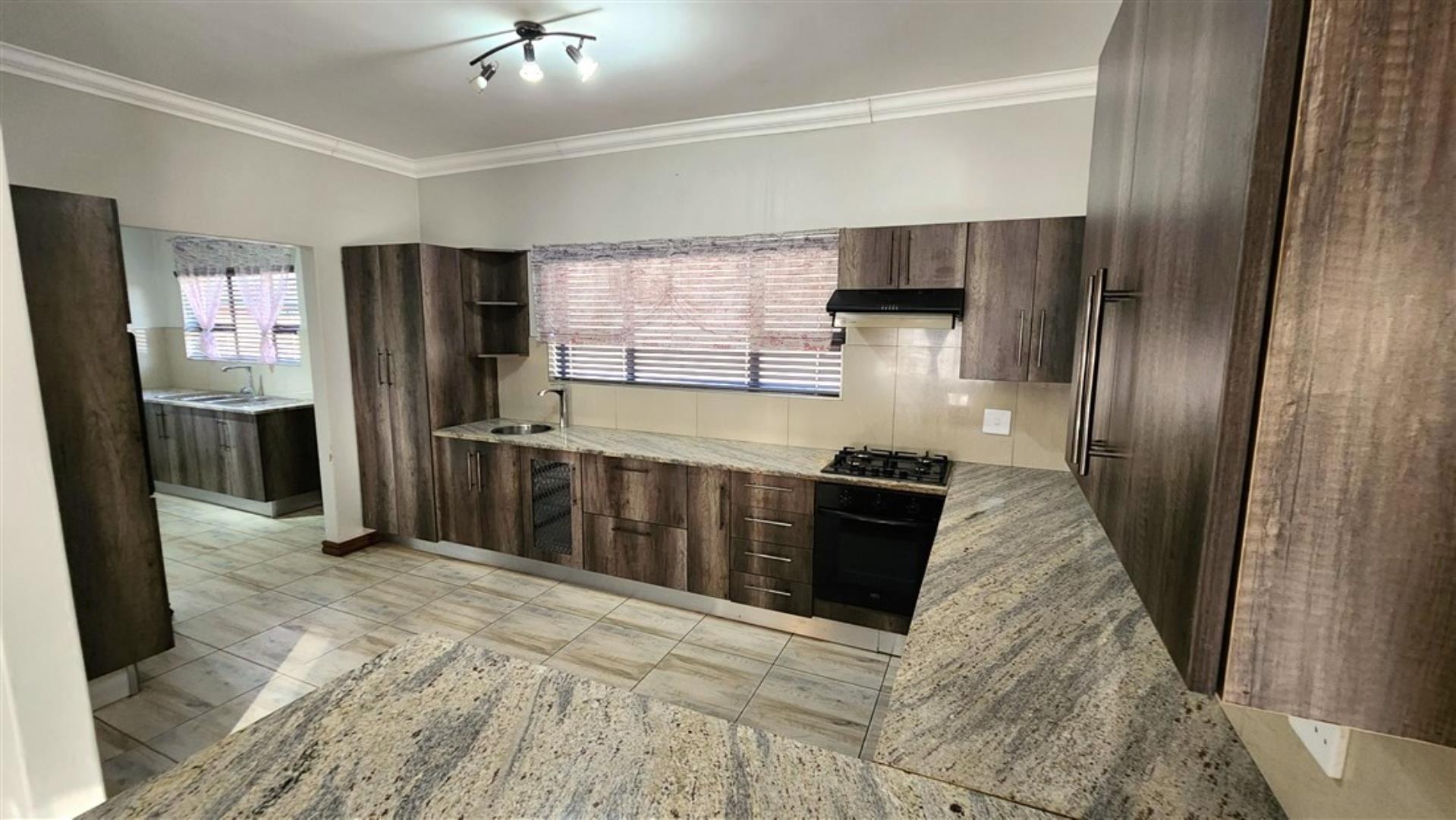 753721_Kitchen_a.jpg