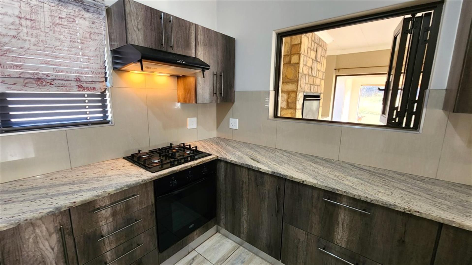 753721_Kitchen_to_Braai.jpg