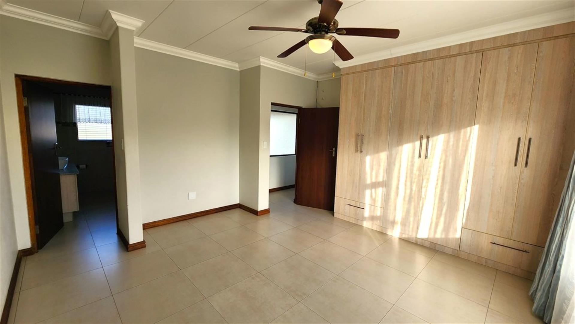 753721_Main_Bedroom_a.jpg