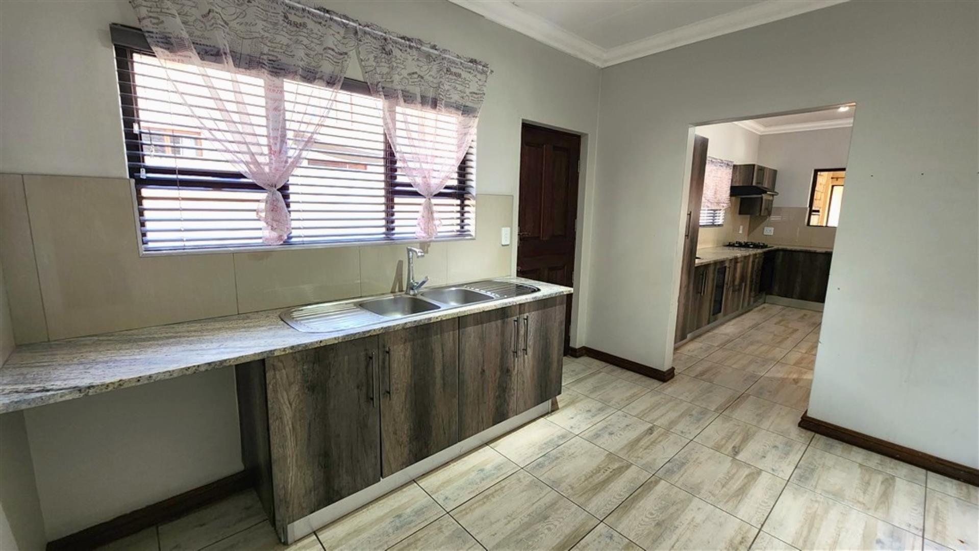 753721_Scullery_-_Kitchen.jpg