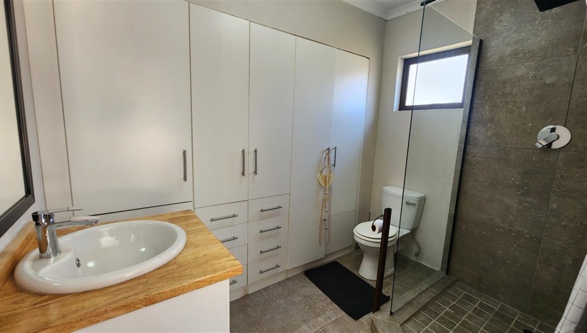 756790_Flat_Bathroom_1.jpg