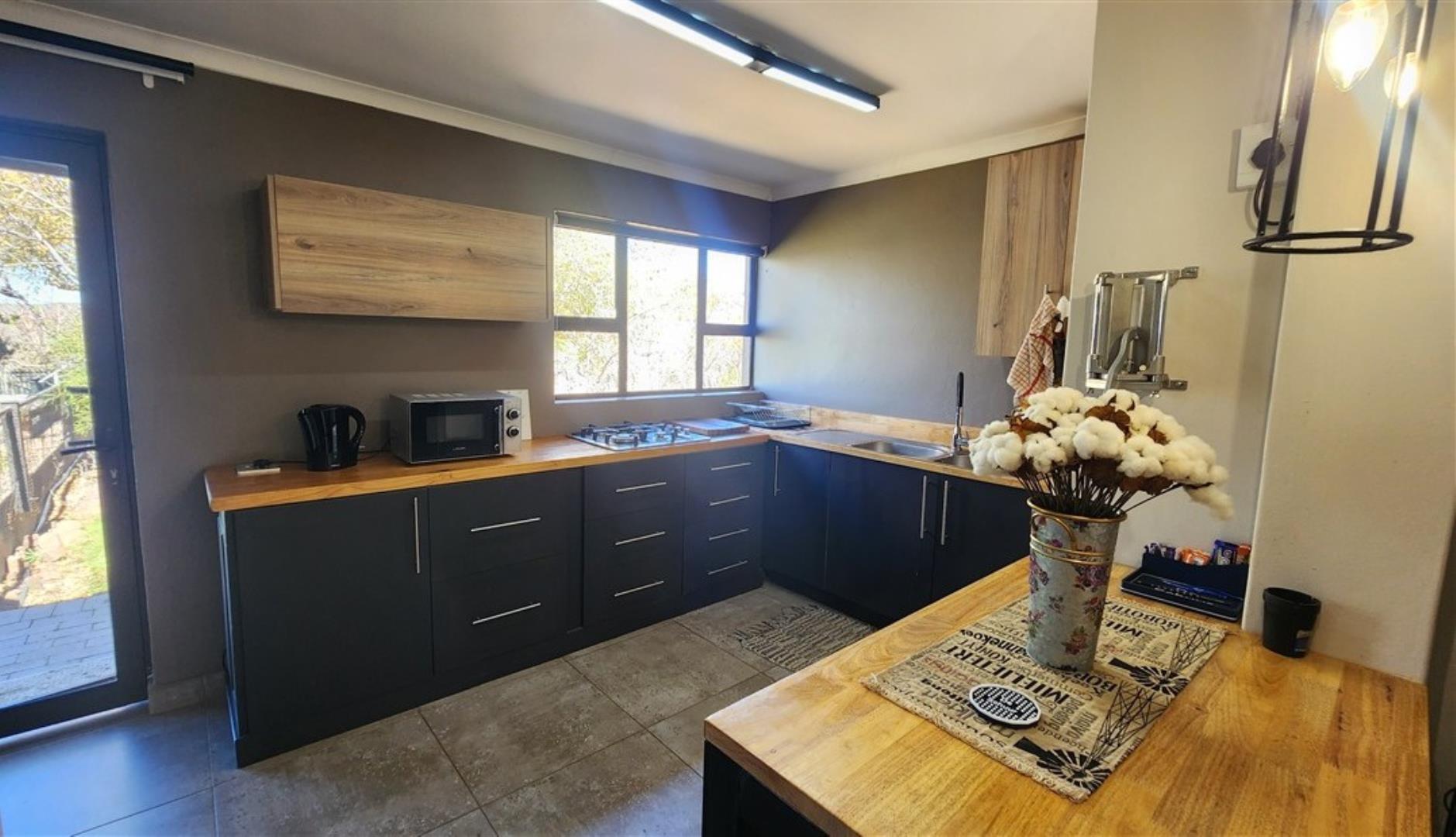 756790_Flat_Kitchen_1.jpg
