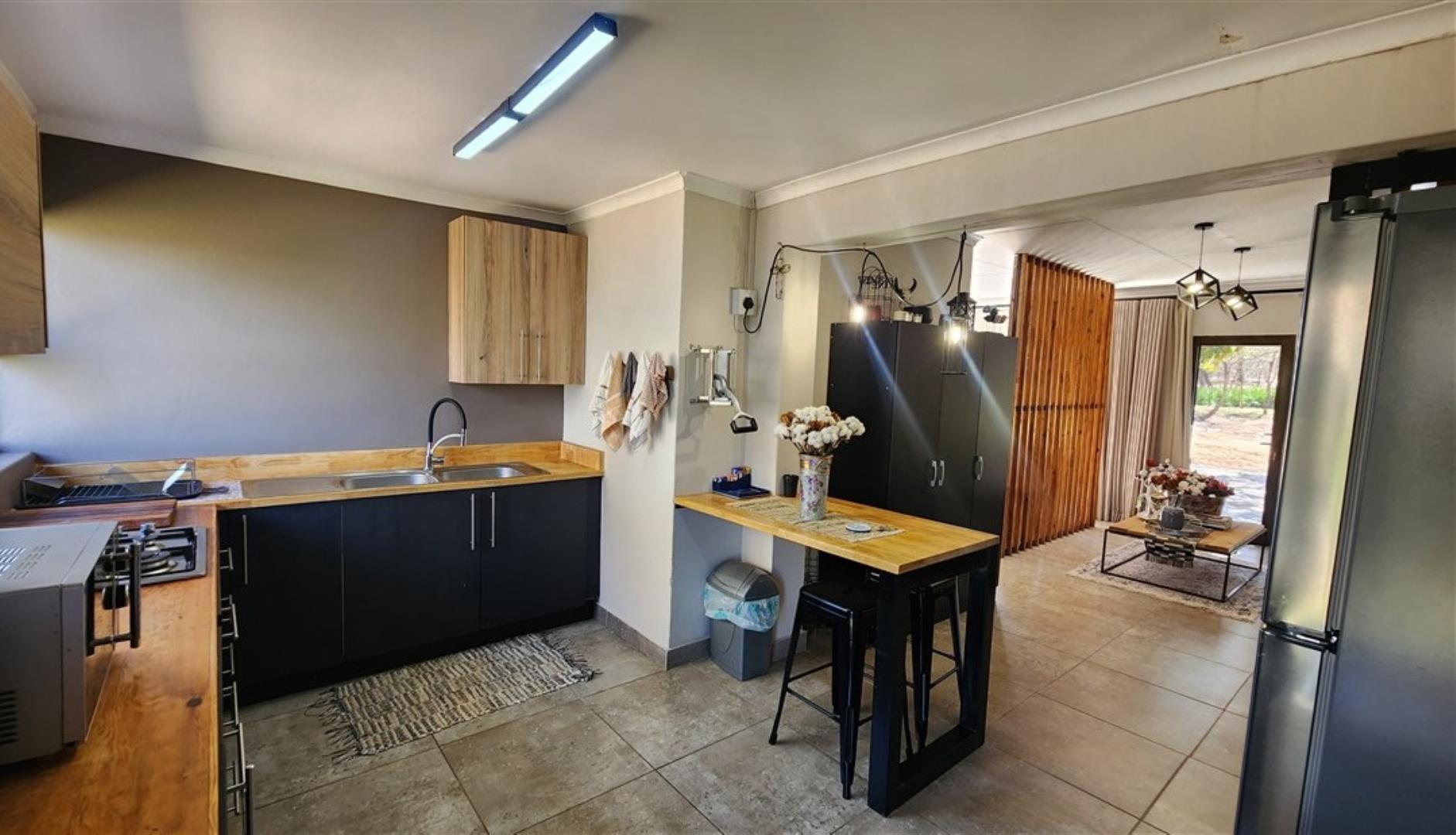 756790_Flat_Kitchen_2.jpg