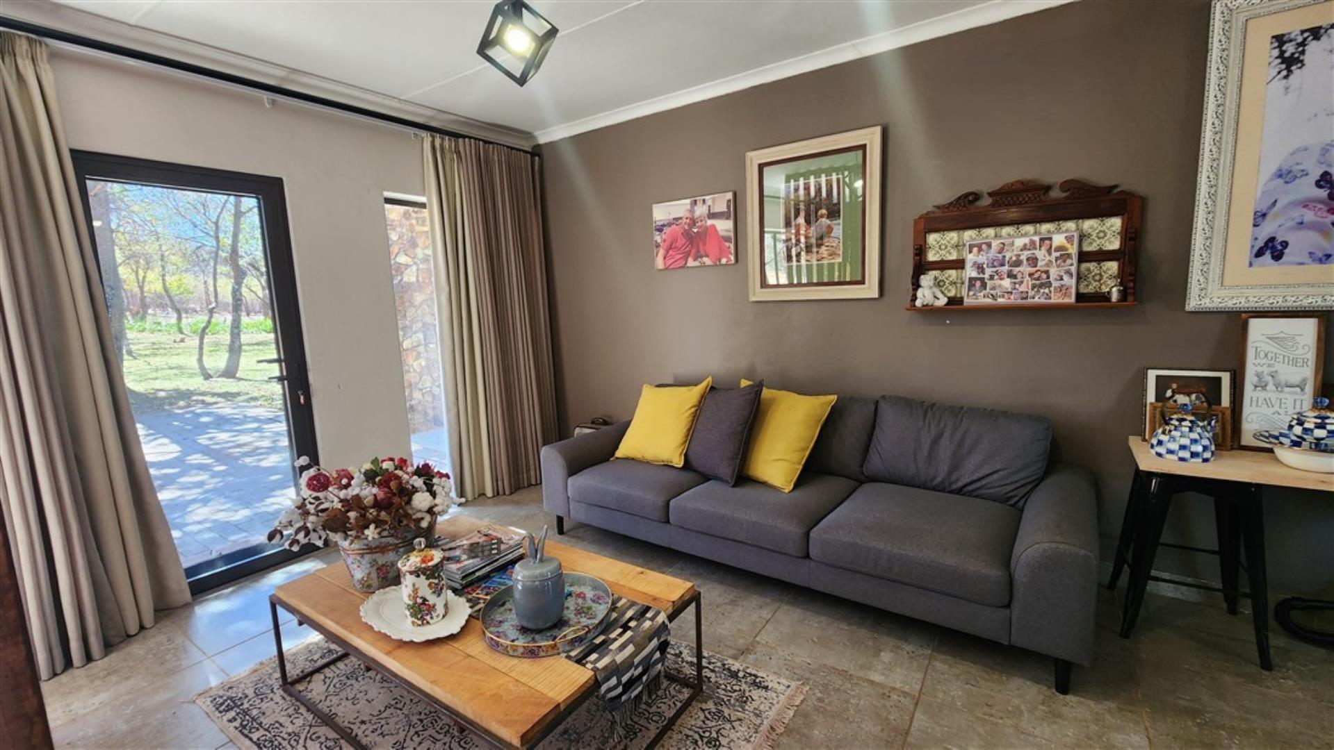 756790_Flat_Lounge_1.jpg