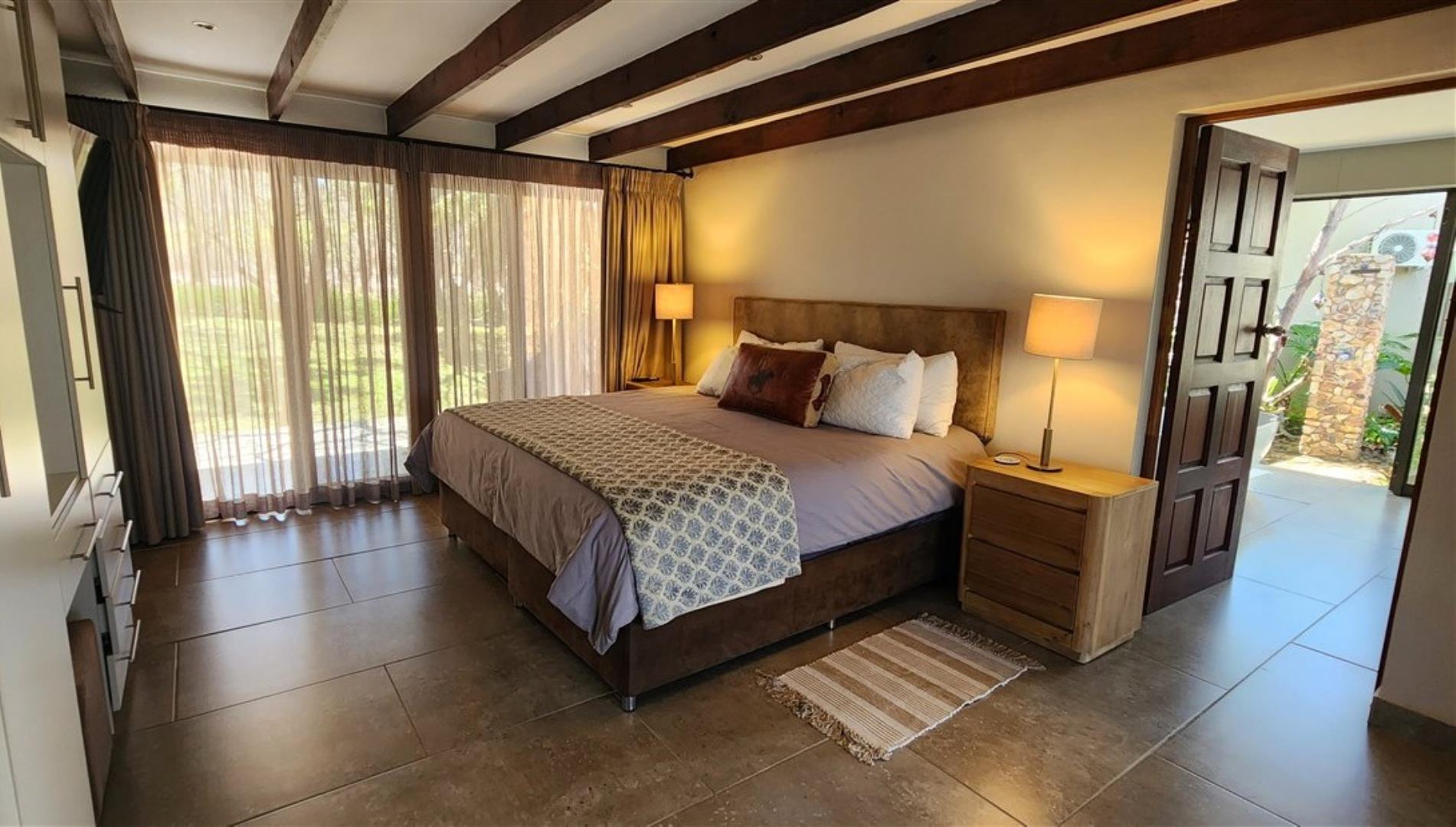 756790_Lodge_Main_Bedroom_1.jpg
