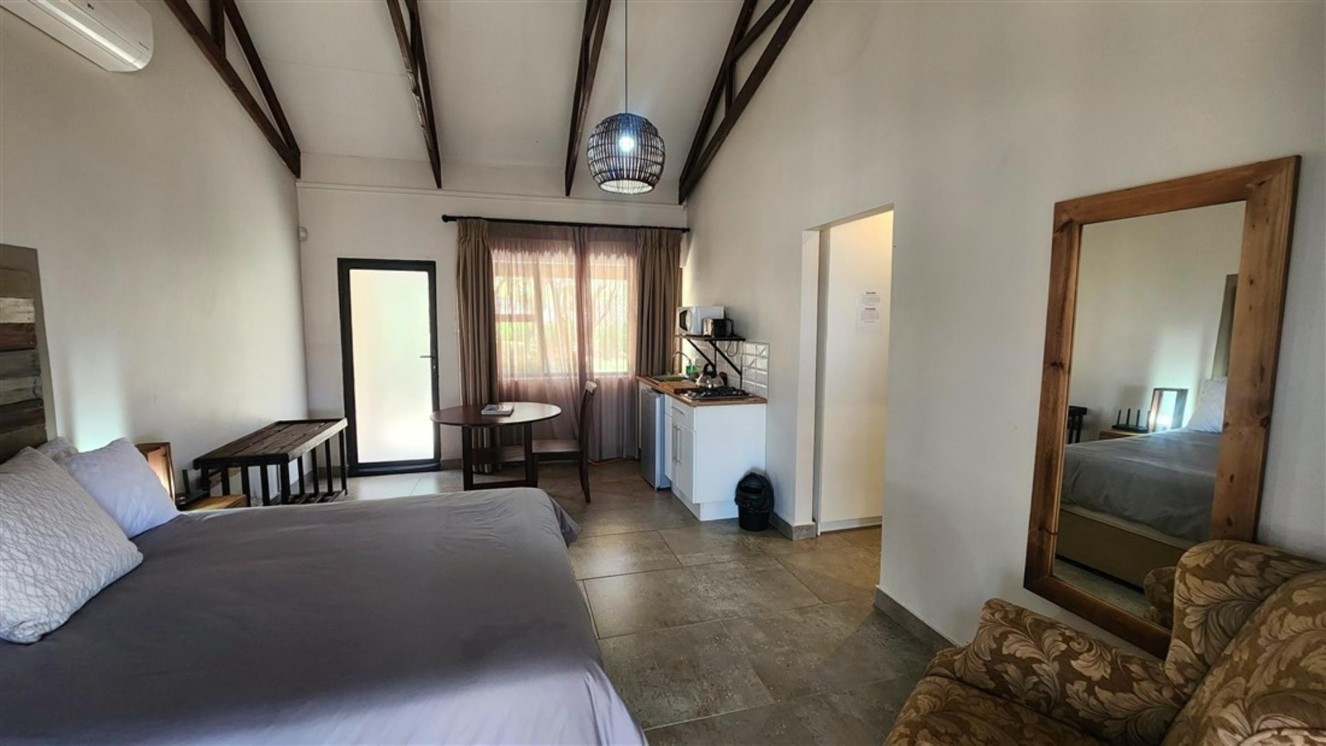756790_Lodge_Self_Catering_Room_1.jpg