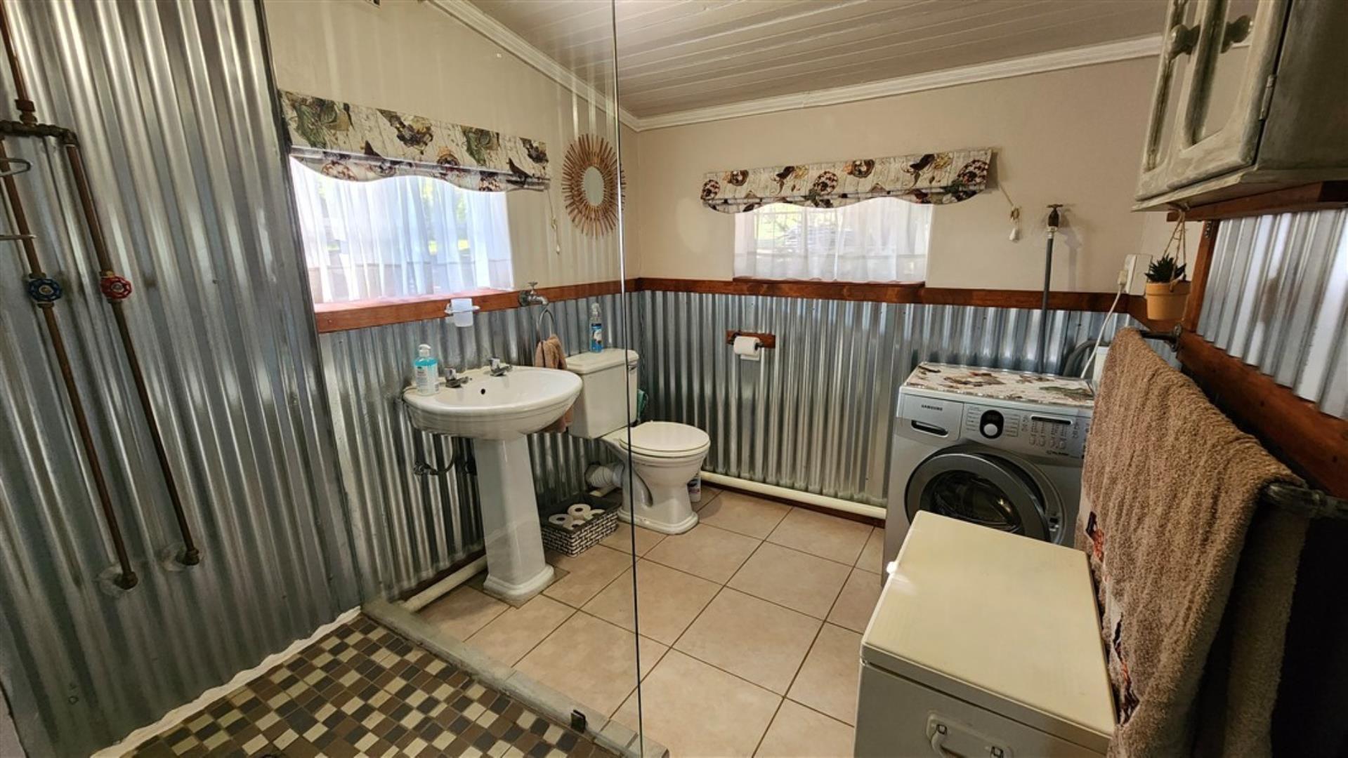 757349_Bathroom_1.jpg