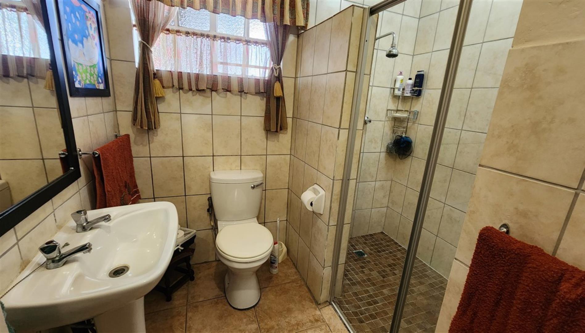 757349_Bathroom_2.jpg