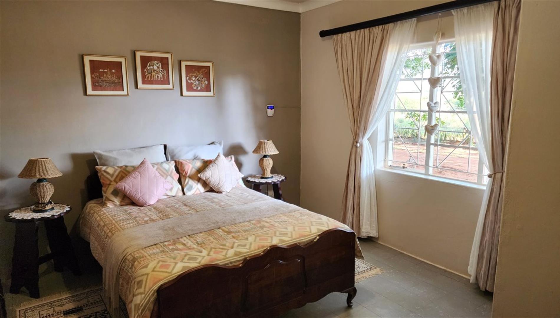 757349_Bedroom_3a.jpg