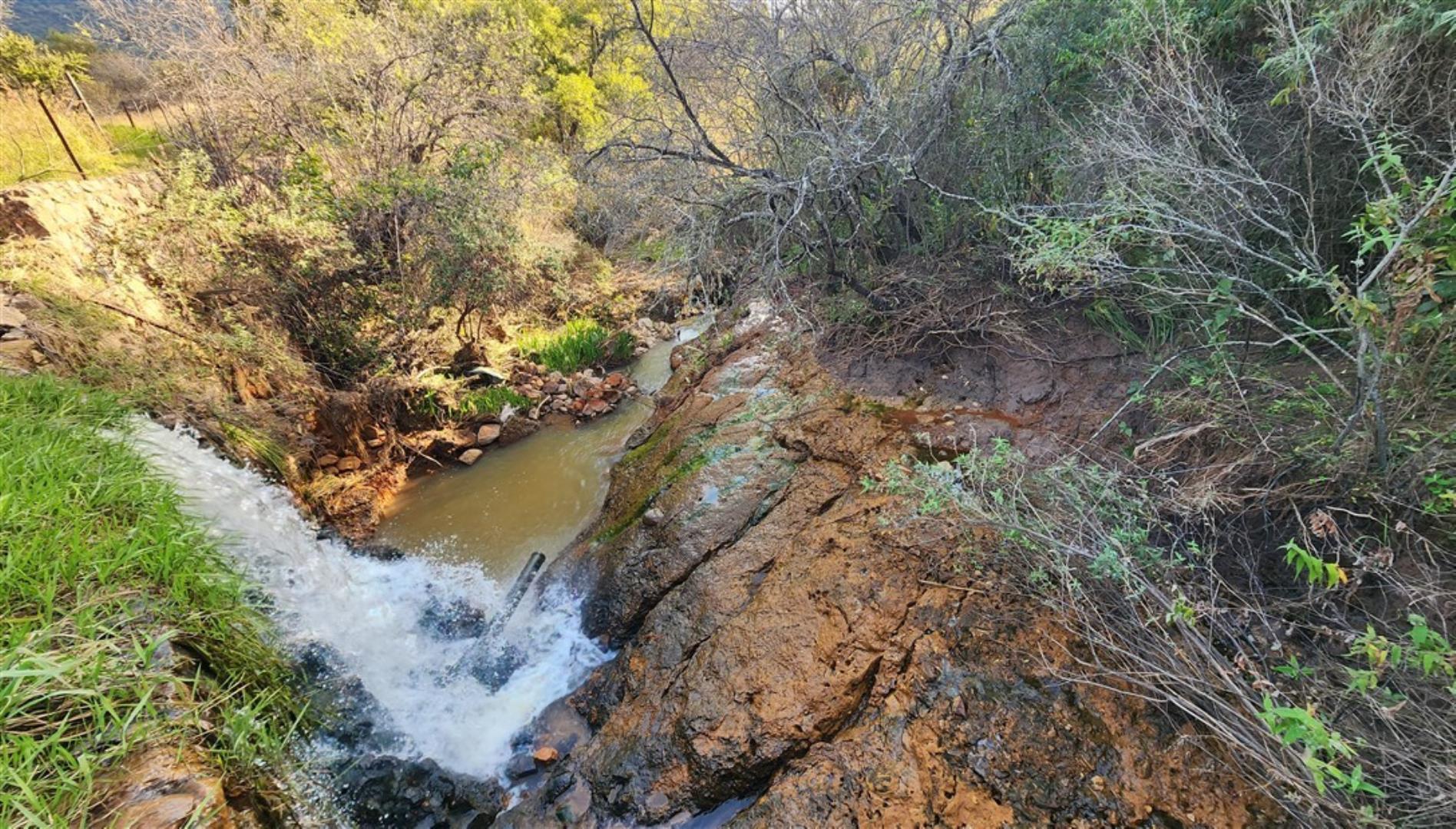 757349_River_dam_overflow.jpg