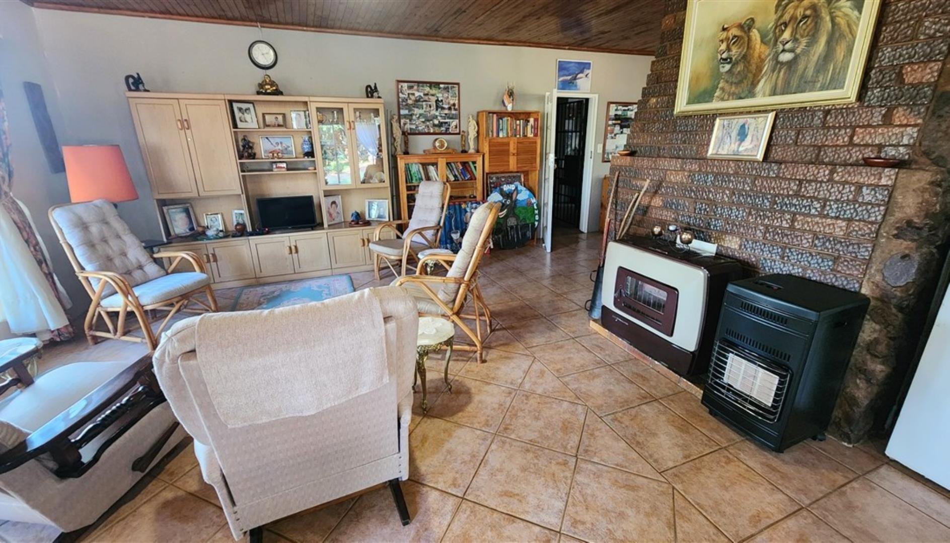 757349_TV_room.jpg