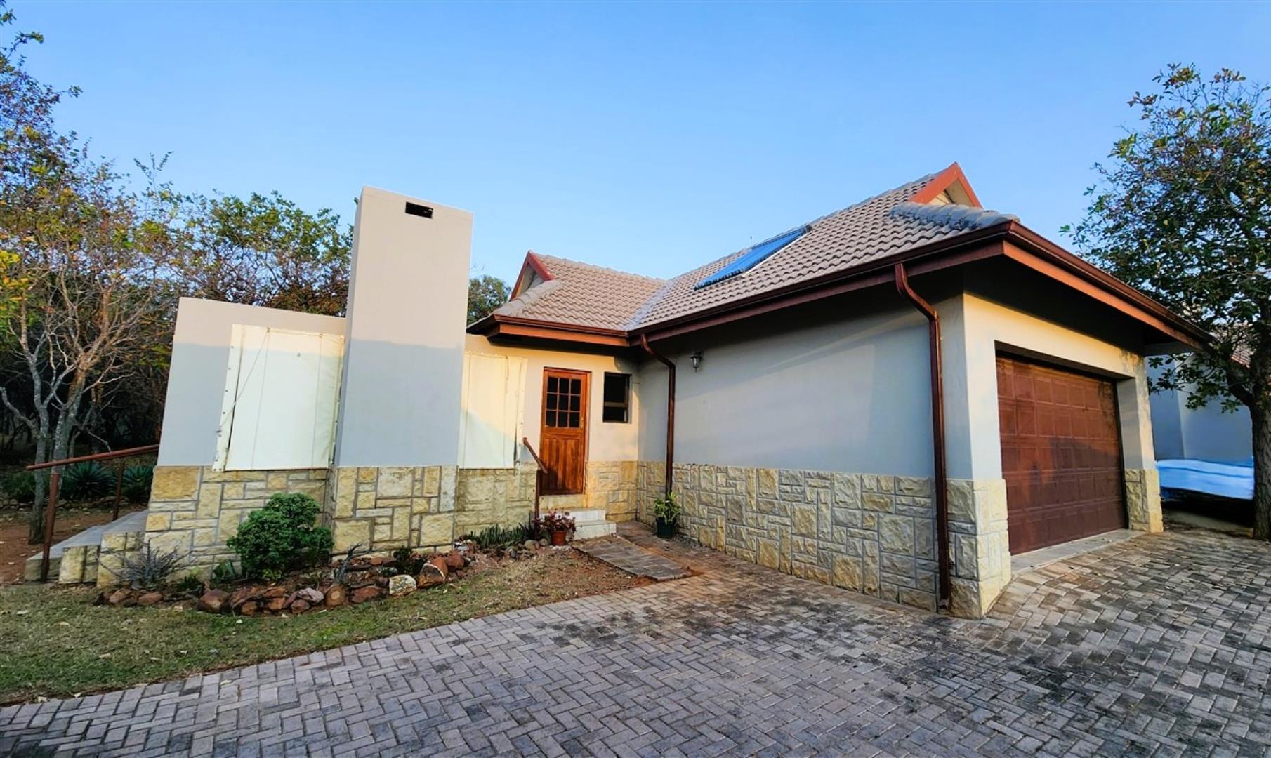 766620_Front_Door_and_Garage.jpg